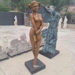 nude sculpture woman