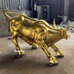 stock market bull sculpture