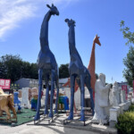 large giraffe sculpture 